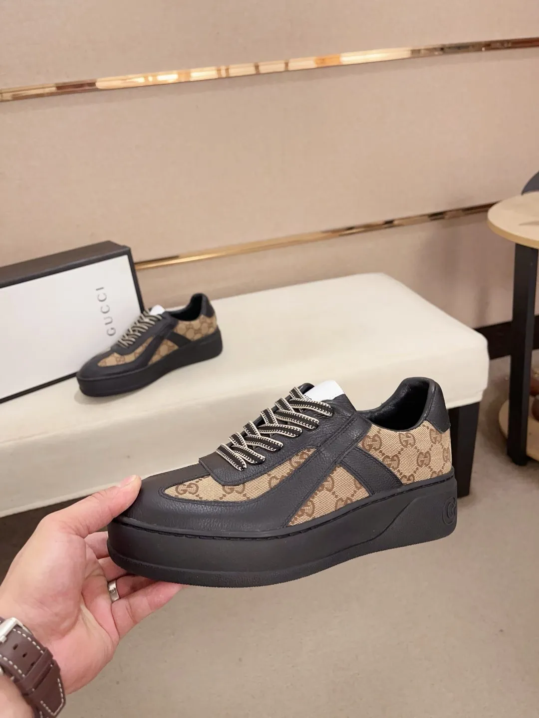 Men's shoes 💰: 420💰 [Gucci] Gucci's latest casual men's shoes, welcome to 1:1 comparison, a popular Hong Kong counter casual shoe, counter quality, support inspection, high-quality workmanship, uppers made of Italian imported calfskin, sheepskin lining insoles original fashion sports outsole, casual fashion, high-end quality, size: 38-44.